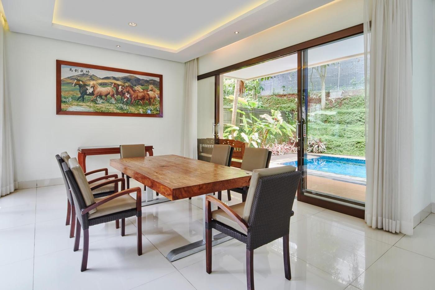 Oyama City View Villa 4 Bedrooms With A Private Swimming Pool Bandung Exterior photo