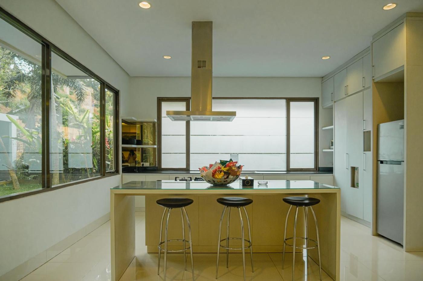 Oyama City View Villa 4 Bedrooms With A Private Swimming Pool Bandung Exterior photo