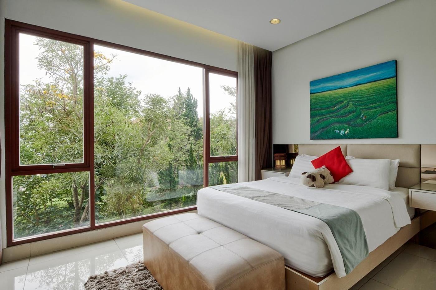Oyama City View Villa 4 Bedrooms With A Private Swimming Pool Bandung Exterior photo