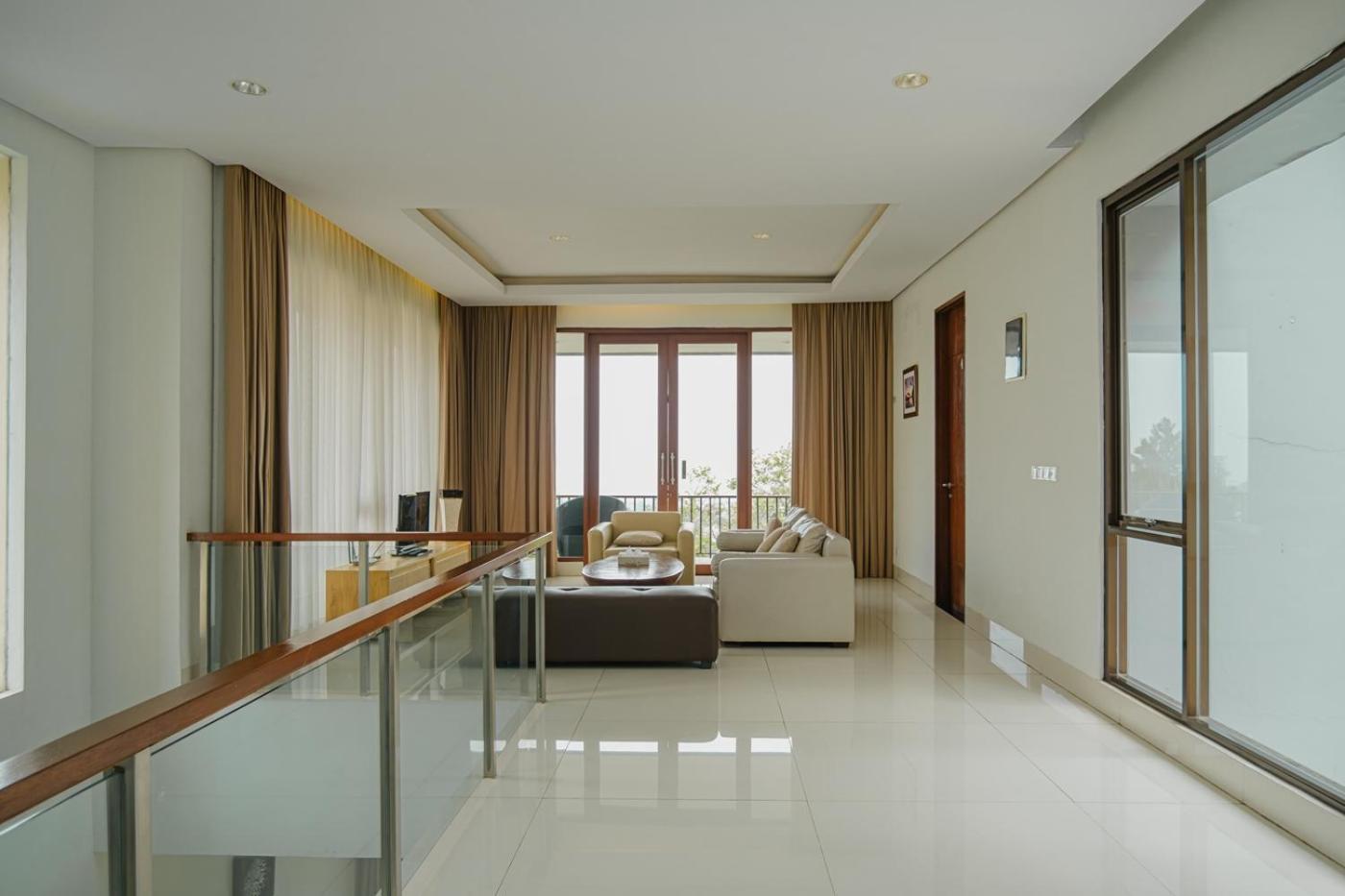 Oyama City View Villa 4 Bedrooms With A Private Swimming Pool Bandung Exterior photo