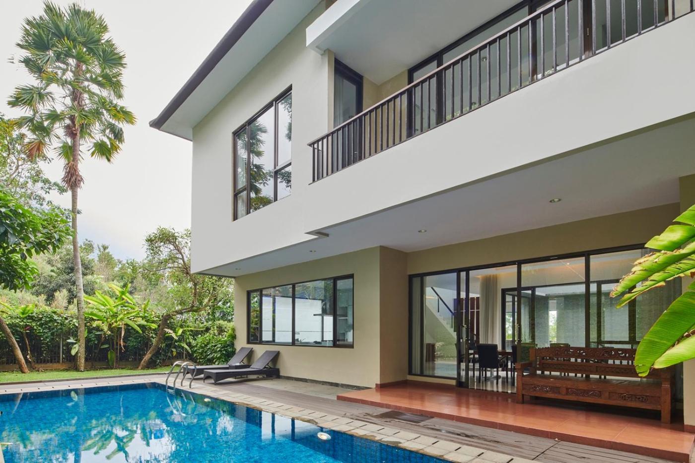 Oyama City View Villa 4 Bedrooms With A Private Swimming Pool Bandung Exterior photo
